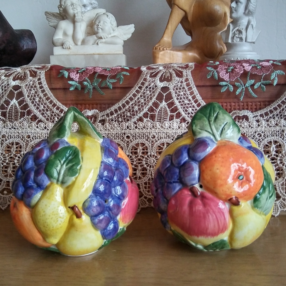 FITZ and FLOYD Fruits Potpourri Holder Set.